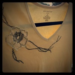 Covington Shirt size M, cute flower on the front